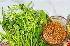 Mực ống sốt giá vì dân mạng mê mukbang