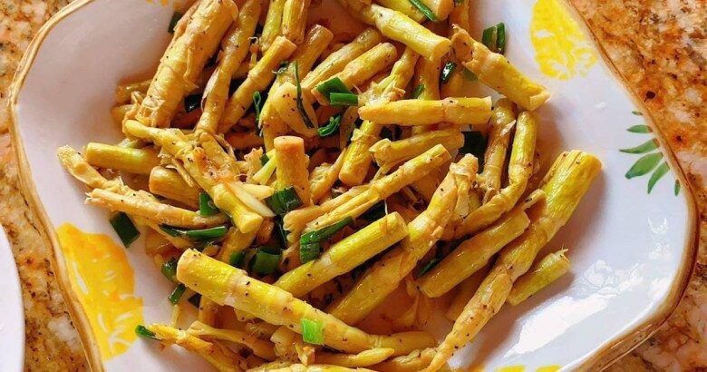 Măng le tươi có thể luộc chấm mắm, xào đậu phộng, kho thịt nấu canh chua hoặc hầm xương...Ảnh: Facebook