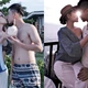 Phan Văn Đức “khóa môi” bà xã hot girl khiến fan "bỏng mắt"