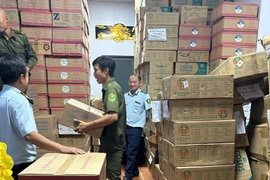 Thu giữ gần 25 tấn sữa bột nghi hàng giả ở Long An