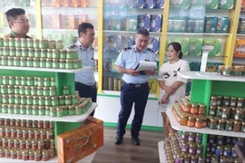 Tạm giữ hơn 23.000 lọ yến chưng của Yến sào Tuấn Dương & TKT