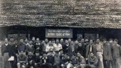 Sống lại ký ức hào hùng ở Trường báo Huỳnh Thúc Kháng 