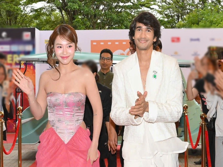 Khả Ngân và Shantanu Maheshwari nói tiếng Anh hoàn toàn trong phim Love in Vietnam. Ảnh: Vietnamnet. ngan6.jpg