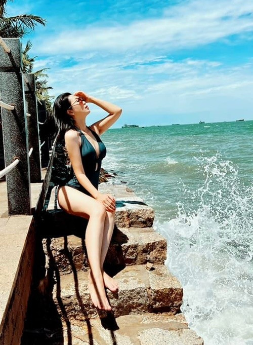 Trịnh Kim Chi chia sẻ thêm, nếu bên quảng cáo yêu cầu mặc bikini gợi cảm quá hoặc có dấu hiệu phản cảm, cô sẽ từ chối dù cát-sê cao cỡ nào đi chăng nữa. Ảnh: FB Trịnh Kim Chi. kimchi5.jpg