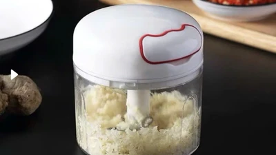 Có nên mua máy xay tỏi ớt mini cầm tay đa năng giá 22.000 đồng?