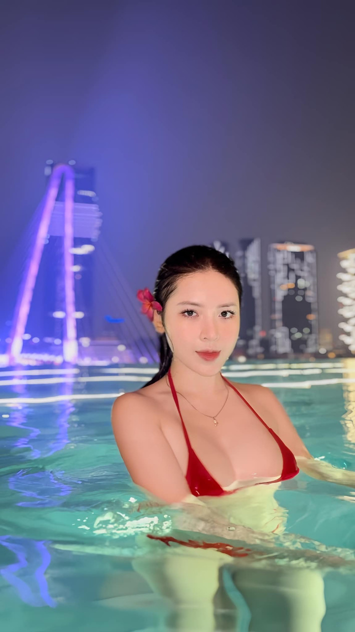 Tôi luôn muốn mình bận rộn, làm nhiều công việc khác nhau để kiếm thêm thu nhập. Có thể nhìn lên chưa bằng ai, nhưng hiện tại tôi cảm thấy rất hài lòng về cuộc sống". Nữ tiếp viên hàng không 9X nói thêm.