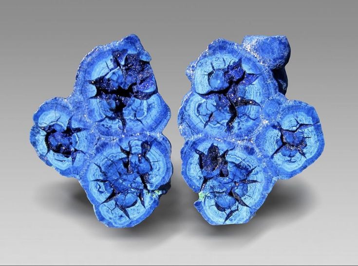 8. Có thể tìm thấy ở nhiều nơi trên thế giới. Azurite được khai thác tại nhiều quốc gia như Mỹ, Pháp, Nga, Úc và Morocco, nơi có các mỏ đồng lớn. Ảnh: Pinterest.