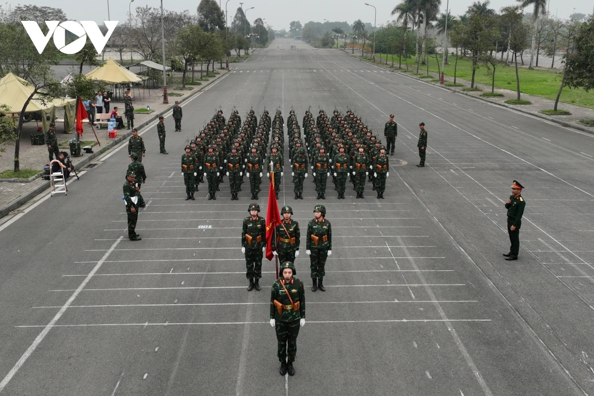 Khối nữ sĩ quan Thông tin tham gia diễu binh, diễu hành phục vụ Lễ kỷ niệm 50 năm Ngày giải phóng miền Nam, thống nhất đất nước gồm 125 người.