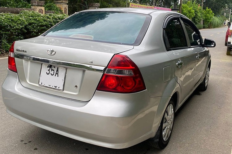 Ngoài ra, mẫu sedan cỡ B đời cũ này còn được người dùng đánh giá cao về phong cách thiết kế ngoại thất hiện đại, chi phí bảo dưỡng thấp và giá rẻ.