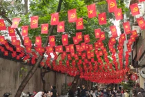 Hà Nội rực rỡ cờ hoa chào mừng kỷ niệm 30/4