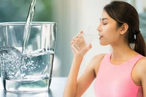 Uống nước ấm vào buổi sáng rất tốt cho sức khỏe