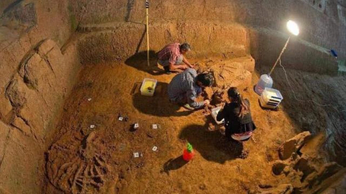Mặc dù có dấu hiệu của đột nhập, khu lăng mộ không mất mát nhiều và bảo toàn tốt, khiến các nhà khảo cổ ngạc nhiên.