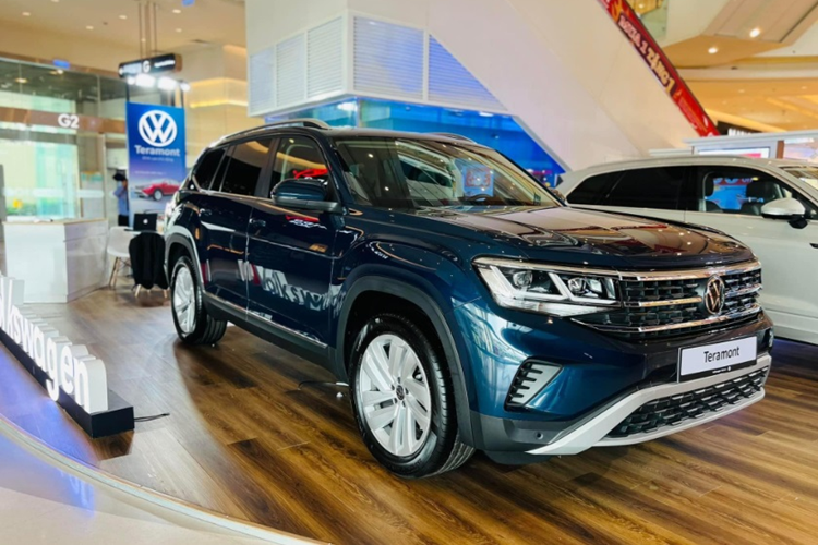 Dù được ưu đãi sâu nhưng giá xe Volkswagen Teramont giảm thực tế vẫn cao hơn khá nhiều so với đối thủ Hyundai Palisade đang có giá niêm yết chỉ từ 1,469 tỷ đến 1,589 tỷ đồng.
