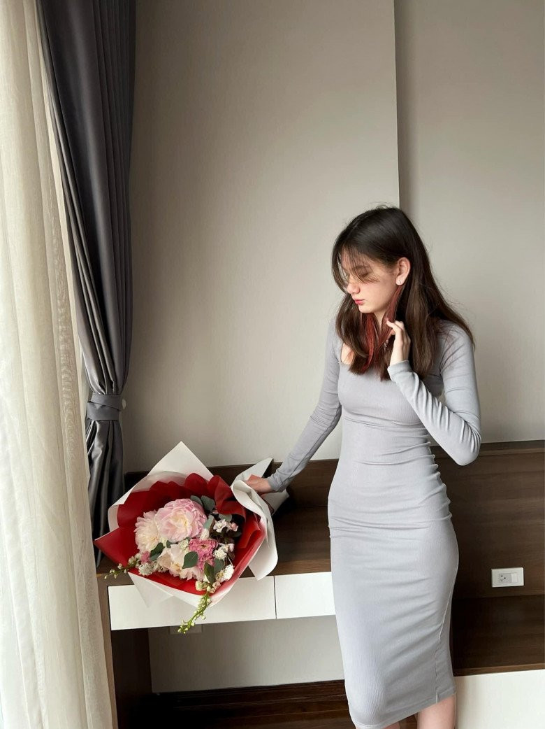 Dù có khoảng các tuổi khá xa nhưng Văn Lâm rất yêu chiều cô em gái út.