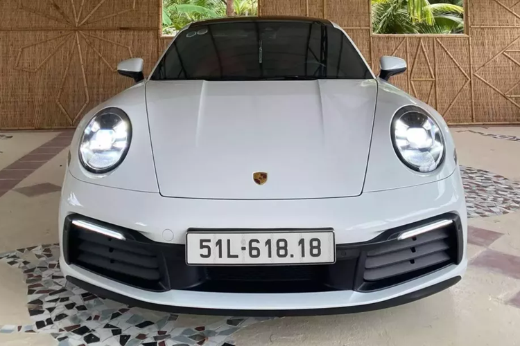 Vào năm 2019, Porsche Việt Nam đã chính thức ra mắt dòng xe 911 thế hệ mới với các khách hàng ở trong nước, và hầu hết các xe về đều sản xuất trong năm này, chính vì thế việc có 1 chiếc xe Porsche 911 đời 992 hàng hiếm có năm sản xuất 2019 rao bán, chỉ chạy hơn 6.000 km là điều rất hiếm trong năm 2024 này.