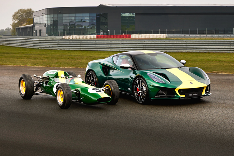 Di sản của Jim Clark và team Lotus mãi mãi được ghi vào lịch sử thể thao mô tô. Năm 1965, Clark giành chức vô địch Thế giới F1 với Team Lotus và chiến thắng tại Indianapolis 500 mang tính biểu tượng, cú đúp đáng kinh ngạc mà chưa từng lặp lại.