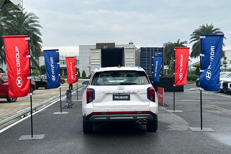 Đặc biệt, sự kiện xuất khẩu xe Hyundai Palisade sang thị trường Thái Lan của Hyundai Thành Công chính là sự khẳng định về chất lượng sản phẩm xe ôtô "Made in Viet Nam", không chỉ đáp ứng tốt nhu cầu trong nước mà còn có thể thỏa mãn những tiêu chuẩn khắt khe của các thị trường phát triển hơn.