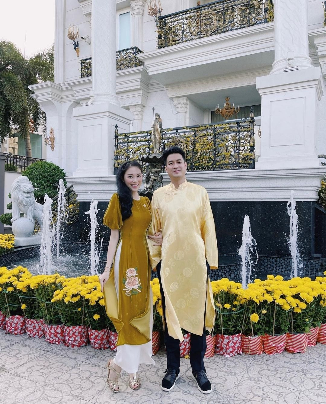 Sau 2 năm về chung nhà, Linh Rin và Phillip Nguyễn có cuộc sống hạnh phúc cùng con gái đầu lòng trong căn biệt thự đồ sộ. Ảnh: FBNV