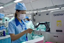 Cổ phiếu dệt may lao dốc khi ông Trump áp thuế 20 – 40 % 