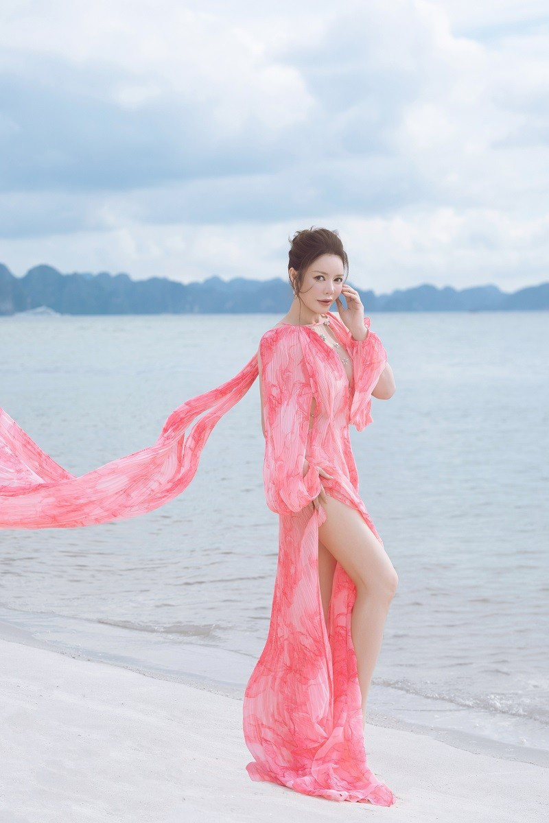 Với những tín hiệu tích cực về một đám cưới không xa, khán giả và người hâm mộ đang nôn nóng chờ đợi tin vui từ "nữ hoàng kim cương".