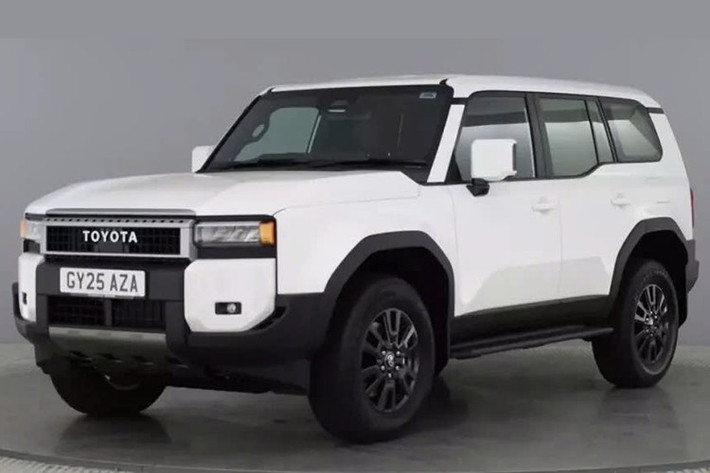 Bên cạnh việc giới thiệu phiên bản mild hybrid của Toyota Land Cruiser Prado 250 Series 2025 mới, hãng xe Nhật còn tung ra mẫu SUV Land Cruiser Commercial hoàn toàn mới ở thị trường châu Âu.