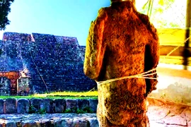 Phát hiện chấn động tượng Maya không đầu chứa bí ẩn ngàn năm